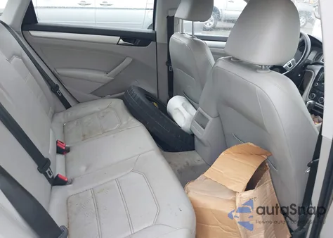 2012 Volkswagen Passat 2.5L Se z USA, uszkodzony, nr VIN 1VWBP7A37CC024513